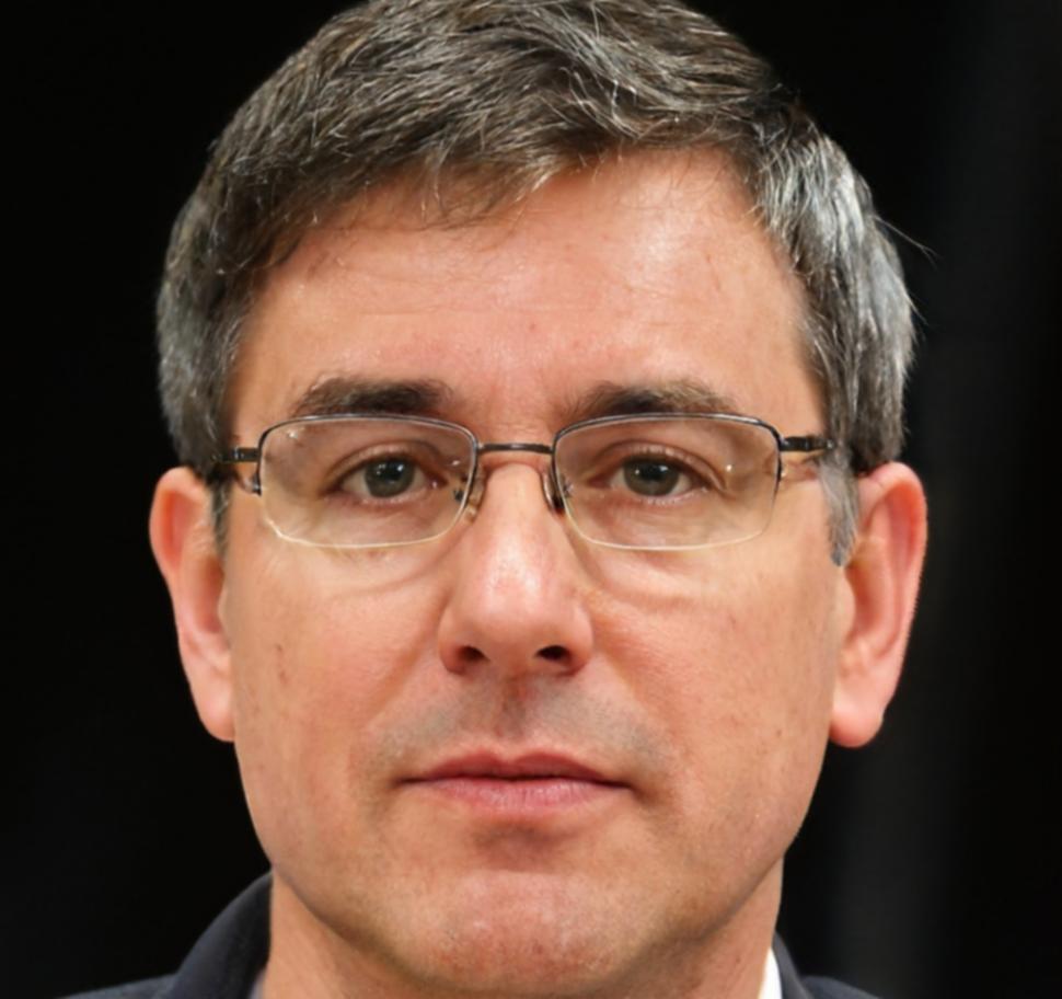 Portrait de Marc Dubois, conseiller financier senior