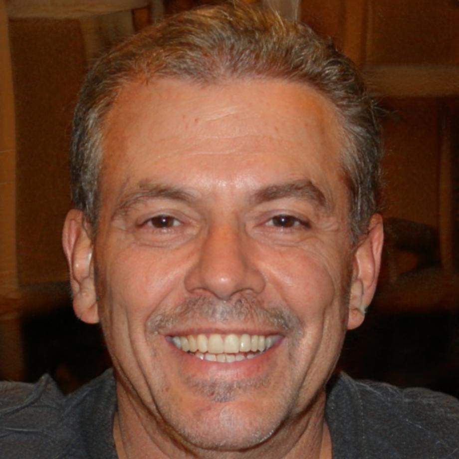 Portrait de Thomas Martin, expert en épargne et investissement